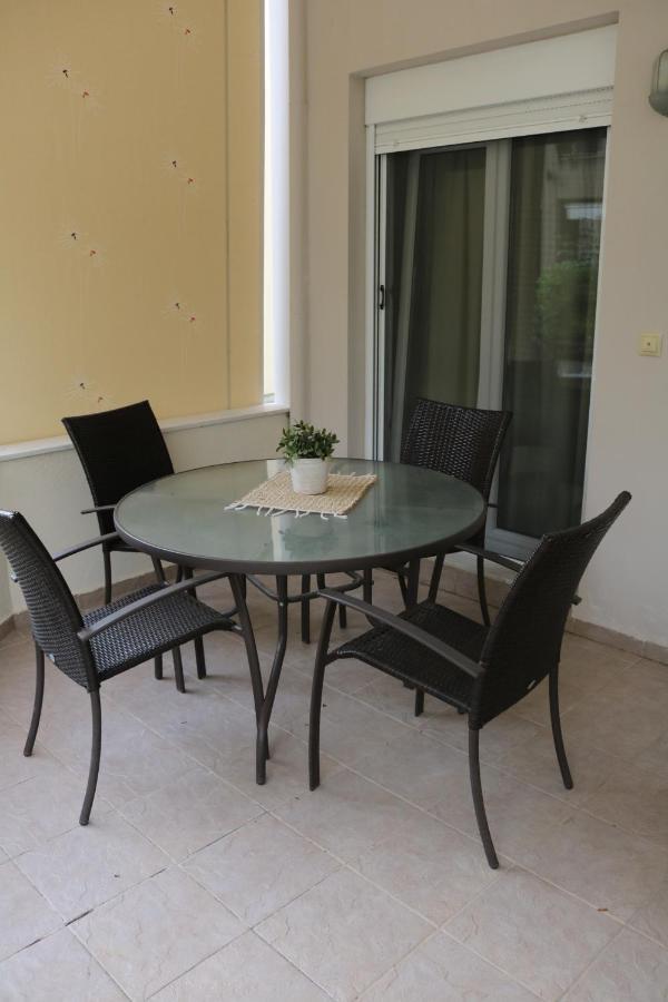 Thea Apartment *