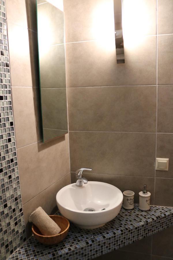 Thea Apartment